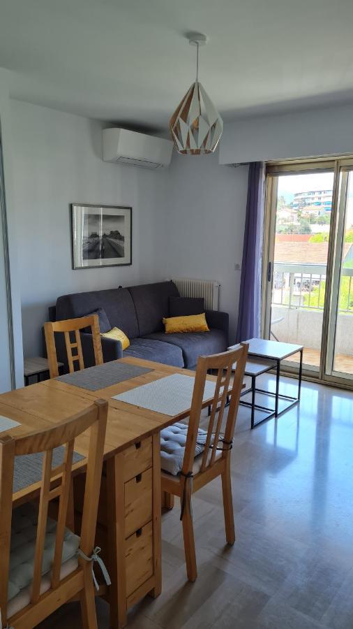 2P entièrement climatisé I Bien insonorisé I Wifi I A 300 m de la mer I Restaurants commerces et transports à 5mn à pied I Idéal 2 personnes I Possibilité 4 avec canapé lit de qualité I Très belle Douche Cagnes-sur-Mer Exterior foto