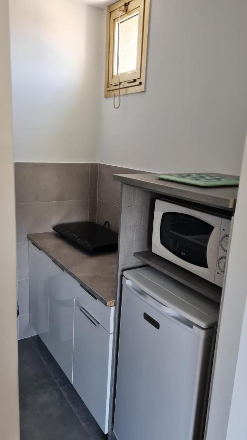 2P entièrement climatisé I Bien insonorisé I Wifi I A 300 m de la mer I Restaurants commerces et transports à 5mn à pied I Idéal 2 personnes I Possibilité 4 avec canapé lit de qualité I Très belle Douche Cagnes-sur-Mer Exterior foto